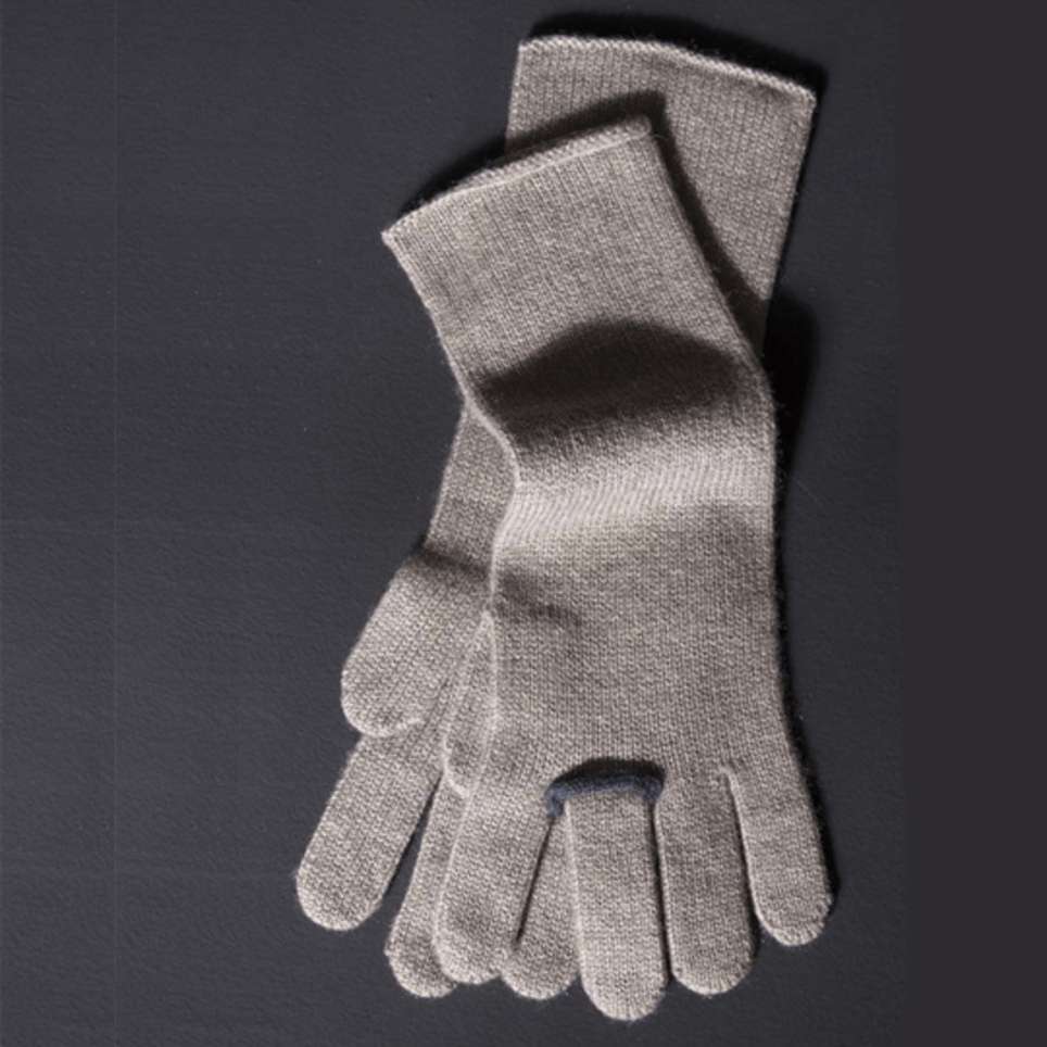 Cozy Cashmere Gloves with a Twist