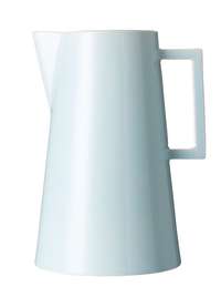 A bold pitcher for delightful gatherings